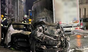 Niemcy: Pijany kierowca staranował 31 aut i budynek!