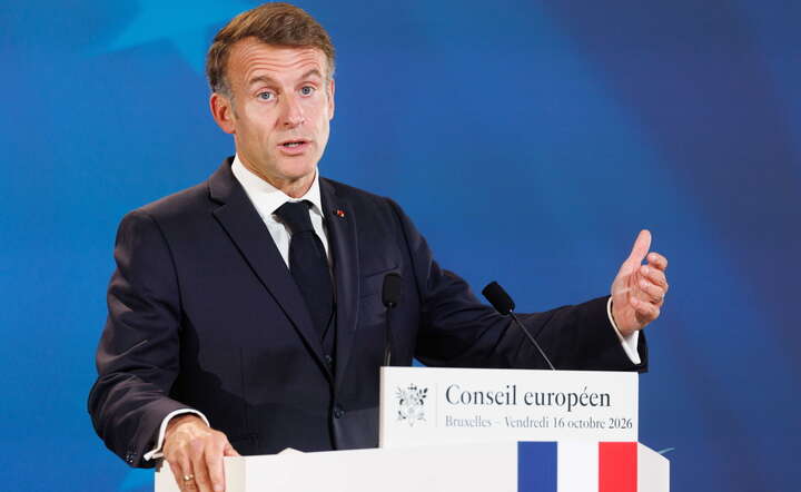 Prezydent Francji Emmanuel Macron liczy, że porozumienie Francja-Niemcy w sprawie motoryzacji zaakceptuje Unia Europejska / autor: PAP/EPA/OLIVIER MATTHYS