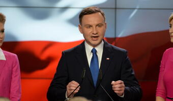 Duda przed Komorowskim; spotkają się w drugiej turze