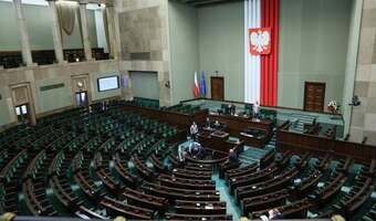 Ciche podwyżki dla posłów. Ogromne podatki dla obywateli