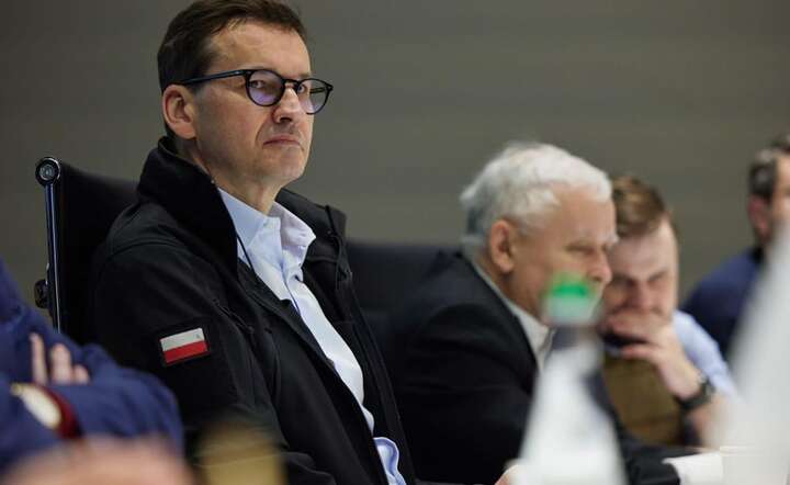 Premier Mateusz Morawiecki (L) i wicepremier, prezes PiS Jarosław Kaczyński (C) na spotkaniu z prezydentem i premierem Ukrainy 15 marca 2022 r. / autor: materiały prasowe KPRM