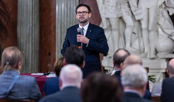 Statuetka Lecha Kaczyńskiego od AKO dla Daniela Obajtka