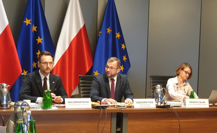 ministrowie rozwoju i technologii Waldemar Buda, funduszy i polityki regionalnej Grzegorz Puda i Renata Calak z MFiPR  / autor: Fratria