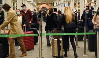 Chaos w Niemczech. Pasażerowie muszą czekać do 24 godz. na wynik testów