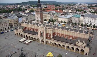 Jacek Majchrowski wydał 18 mln zł nagradzając urzędników
