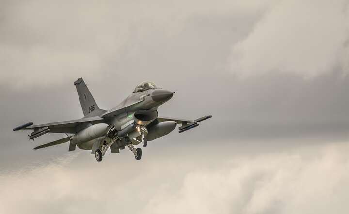 Myśliwiec Lockheed Martin F-16  / autor: Pixabay