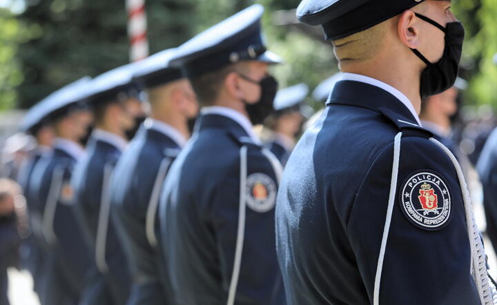 Policja / autor: PAP/Wojciech Olkuśnik