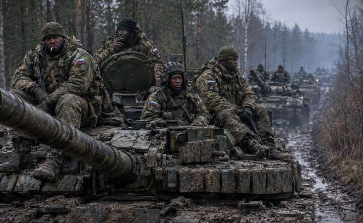 Ukraińskie służby wywiadowcze ostrzegają przed kolejną „mobilizacją” szykowaną przez Kreml. / autor: AI; mont. GS