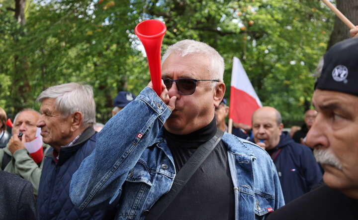 Protest Stowarzyszenia Ruch Obrony Emerytów Mundurowych w Warszawie / autor: PAP