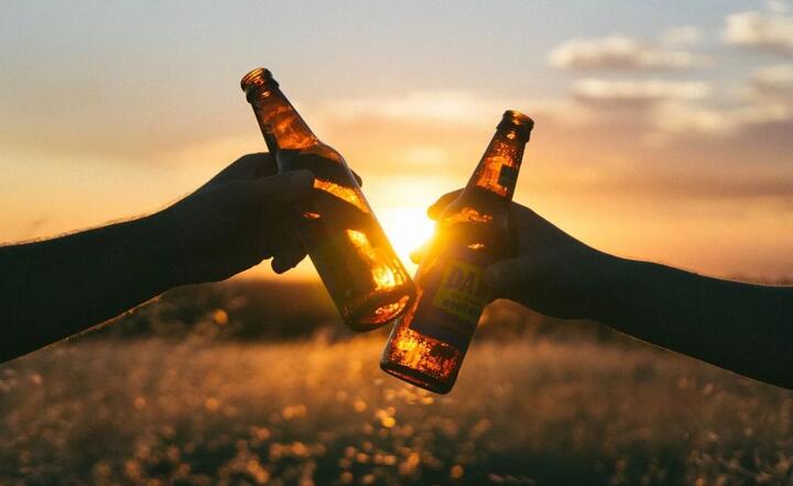 Alkoholu w piwie coraz mniej. Polacy rozsmakowują się w piwach bezalkoholowych