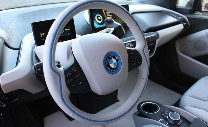 Od kwietnia po Warszawie jeździ 500 sztuk BMW i3 / autor: Pixabay
