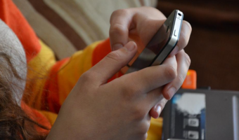 Cztery sposoby na zatrzymanie fałszywych SMS-ów