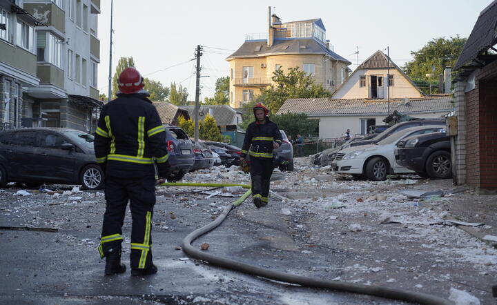 Kijów. Zniszczenia po rosyjskim ostrzale / autor: PAP/EPA