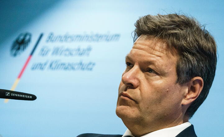 Szef niemieckiego resortu gospodarki Robert Habeck / autor: PAP/EPA/CLEMENS BILAN