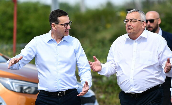 Mateusz Morawiecki i Andrzej Adamczyk / autor: PAP