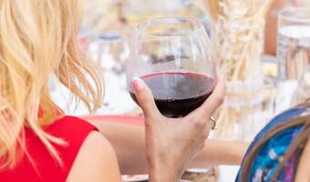 Szok! Wino z Bordeaux "bez procentów" ma ratować branżę