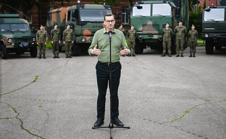 WEJHEROWO PREMIER MORAWIECKI W BATALIONIE DOWODZENIA MW / autor: PAP/Marcin Gadomski