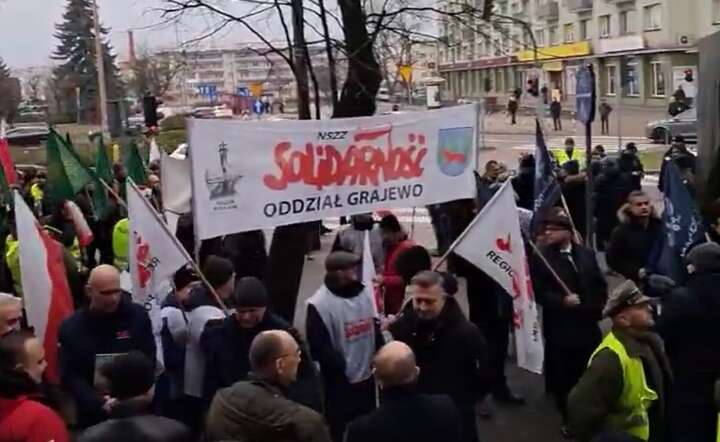 Manifestacja NSZZ Solidarność w Białymstoku w obronie Lasów Państwowych i przemysłu leśno-drzewnego / autor: X - screen