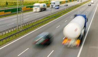 Przedsiębiorcy z branży transportu blokują S3. "Pomocy!"