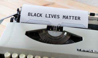 Lewica chciała walczyć z rasizmem: Wsparła złą fundację