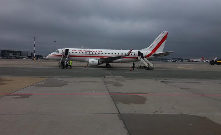 Samolot Embraer 175 w barwach panstwowych RP / autor: Andrzej Skwarczynski, Fratria