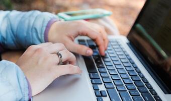 W 2020 r. dostęp do szybkiego internetu dla 2/3 szkół