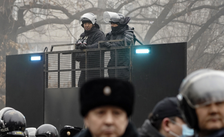 Policja w Ałmatach / autor: PAP/EPA/STR