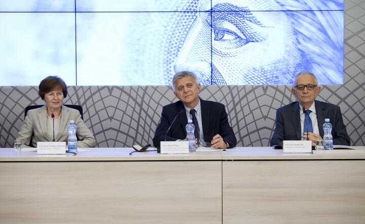 W środę Rada Polityki Pieniężnej zakończy dwudniowe posiedzenie w sprawie stóp procentowych. Na zdjęciu od lewej: Prof. dr hab. Anna Zielińska - członek RPP, Prof. dr hab. Marek Belka - przewodniczący RPP, Prof. Jerzy Osiatyński - członek RPP. Fot. NBP
