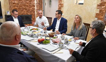 Przed obchodami święta "Wdzięczni polskiej wsi" premier na wspólnym śniadaniu z rodziną rolników