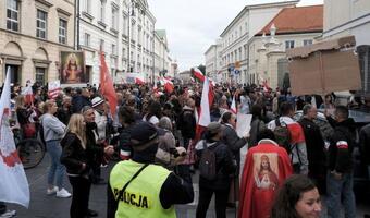 Antycovidowcy z protestami w całym kraju. Lawina wniosków do sądu i mandatów