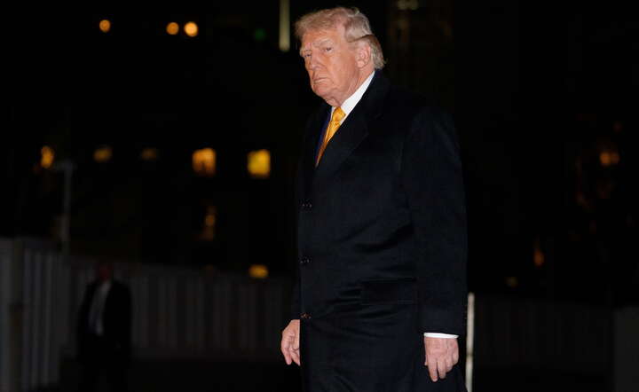 Prezydent USA Donald Trump w Białym Domu / autor: PAP/EPA/AARON SCHWARTZ