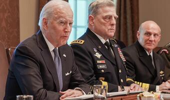 Biden: Przekażemy Ukrainie pomoc wojskową wartą 800 mln dol.