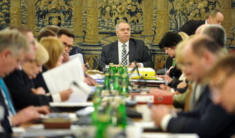 Poprawka PiS do projektu budżetu na 2017 r. powodem sporu z opozycją w komisji finansów