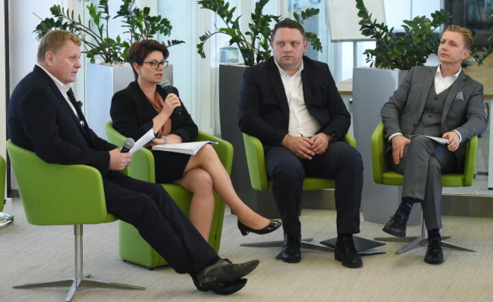 Prezes PARP Patrycja Klarecka, prezes ARP Marcin Chludziński, dr Artur Bartoszewicz z SGH oraz prezes Warsaw Enterprise Institute Tomasz Wróblewski podczas konferencji "Bariery wzrostu dla MSP",w siedzibie ARP w Warszawie, fot. PAP/ Radek Pietruszka