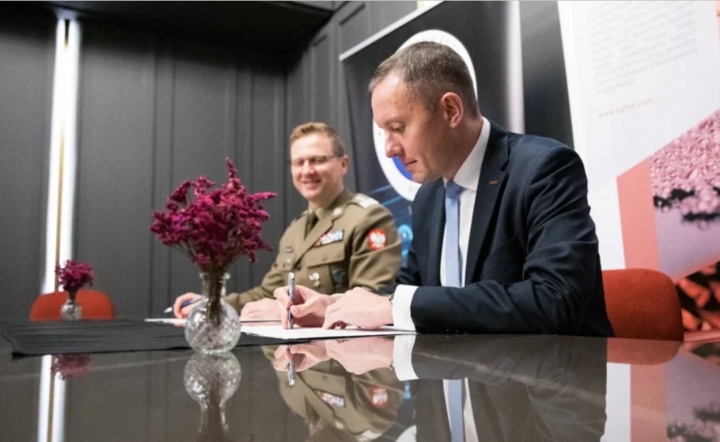 Gen. Karol Molenda i Tomasz Zdzikot / autor: Materiały prasowe