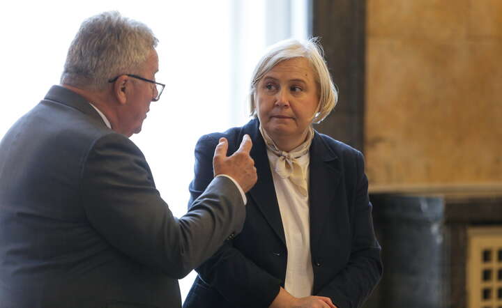 Minister przemysłu Marzena Czarnecka i minister rolnictwa i rozwoju wsi Czesław Siekierski przed wyjazdowym posiedzeniem rządu w Katowicach / autor: PAP/Jarek Praszkiewicz