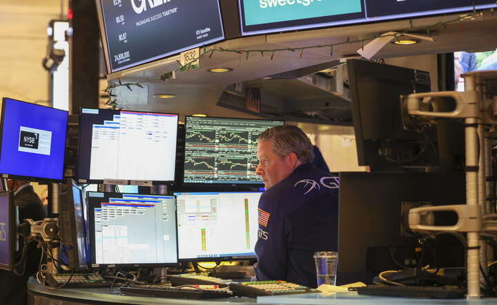 Makler na parkiecie giełdy nowojorskiej NYSE przy Wall Street, 29 września 2026 / autor: PAP/EPA/SARAH YENESEL