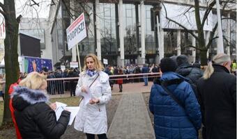 Biedroń jak Petru: Zaczyna na Torwarze