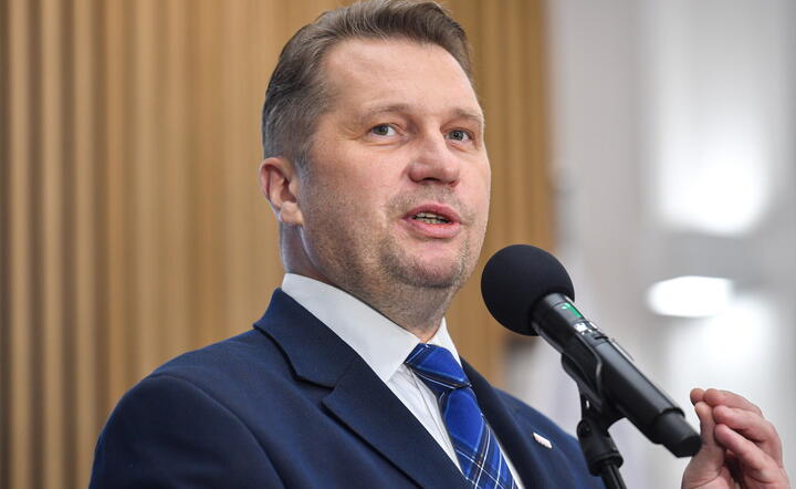 Min. Czarnek przekazał szczegóły. Bony i laptopy już wkrótce