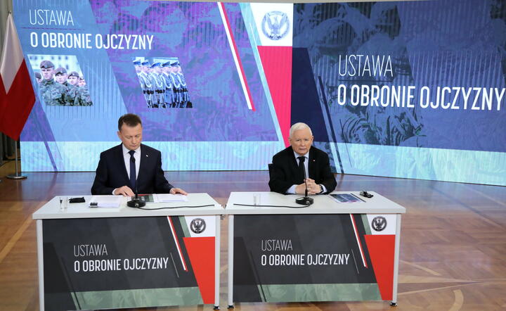 prezes PIS Jarosław Kaczyński i szef MON Mariusz Błaszczak / autor: fotoserwis PAP