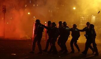 Francja, zniszczenia po protestach, w tle geobezpieczeństwo