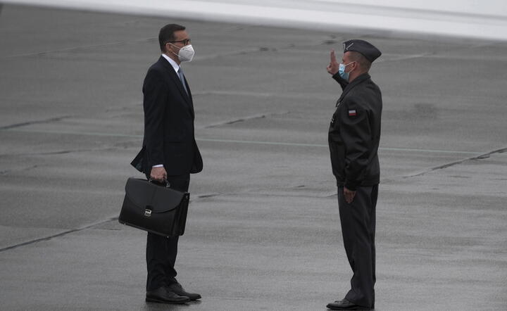 Mateusz Morawiecki przed odlotem na szczyt UE / autor: PAP