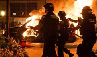 Czy uczestnicy protestów w USA masowo rozsiewali koronawirusa?