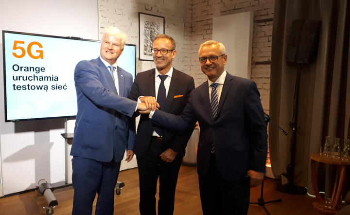 Martin Mellor – szef firmy Ericsson Poland, Jean-Francois Fallacher – prezes Orange Polska, Marek Zagórski – minister cyfryzacji / autor: Fratria