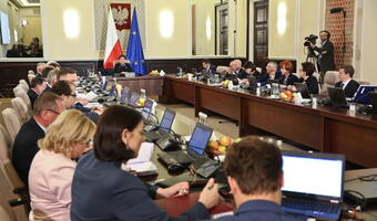 Pół roku rządu: Program 500 plus jednym z głównych osiągnięć