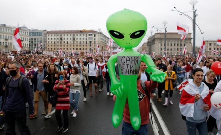 Demonstarcja w proteście przeciwko wynikom wyborów prezydenckich w Mińsku na Białorusi 23 sierpnia 2020. / autor: PAP/EPA/TATYANA ZENKOVICH
