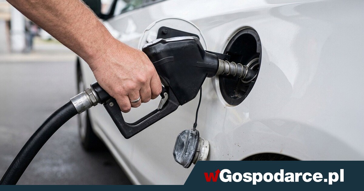 Rząd zawalił sprawę cen paliw - to powszechny pogląd Polaków