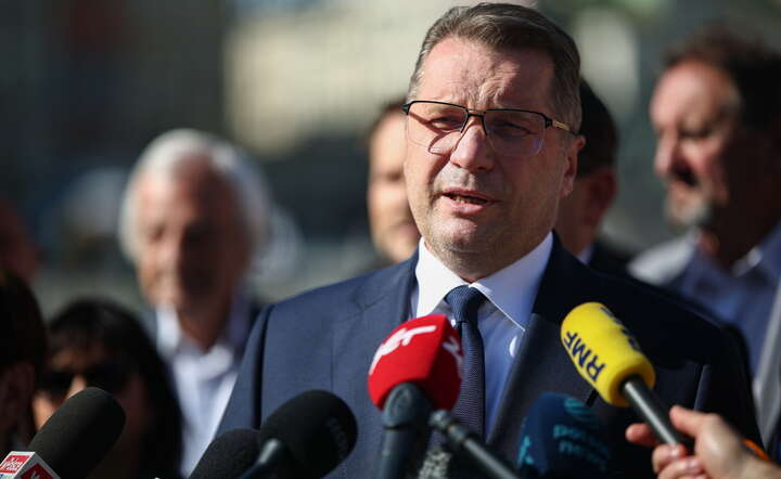 Wiceprezes PiS Przemysław Czarnek podczas konferencji prasowej na Rynku Głównym w Krakowie / autor: PAP/Łukasz Gągulski