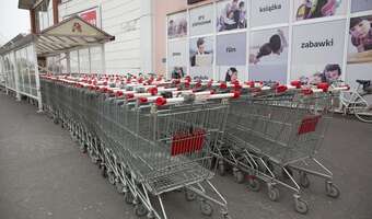 Hipermarkety pokonały dyskonty!
