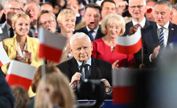 Kampania wyborcza do parlamentu 2023. Wicepremier, prezes PiS Jarosław Kaczyński podczas konwencji wojewódzkiej PiS, 20 bm. we Wrocławiu / autor: PAP/Maciej Kulczyński